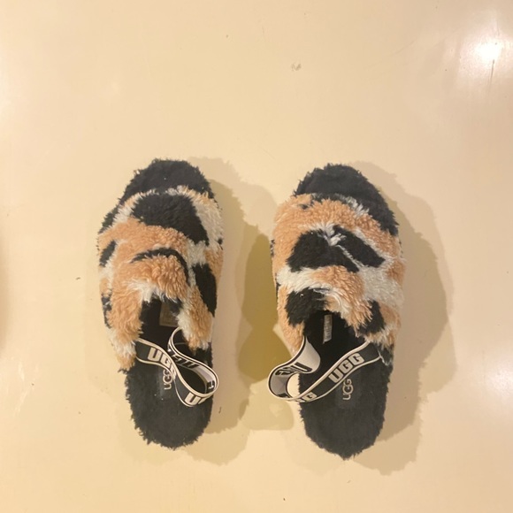 UGG FLUFF YEAH SLIDE COW PRINT—SOLD OUT AT UGG— - Picture 2 of 5